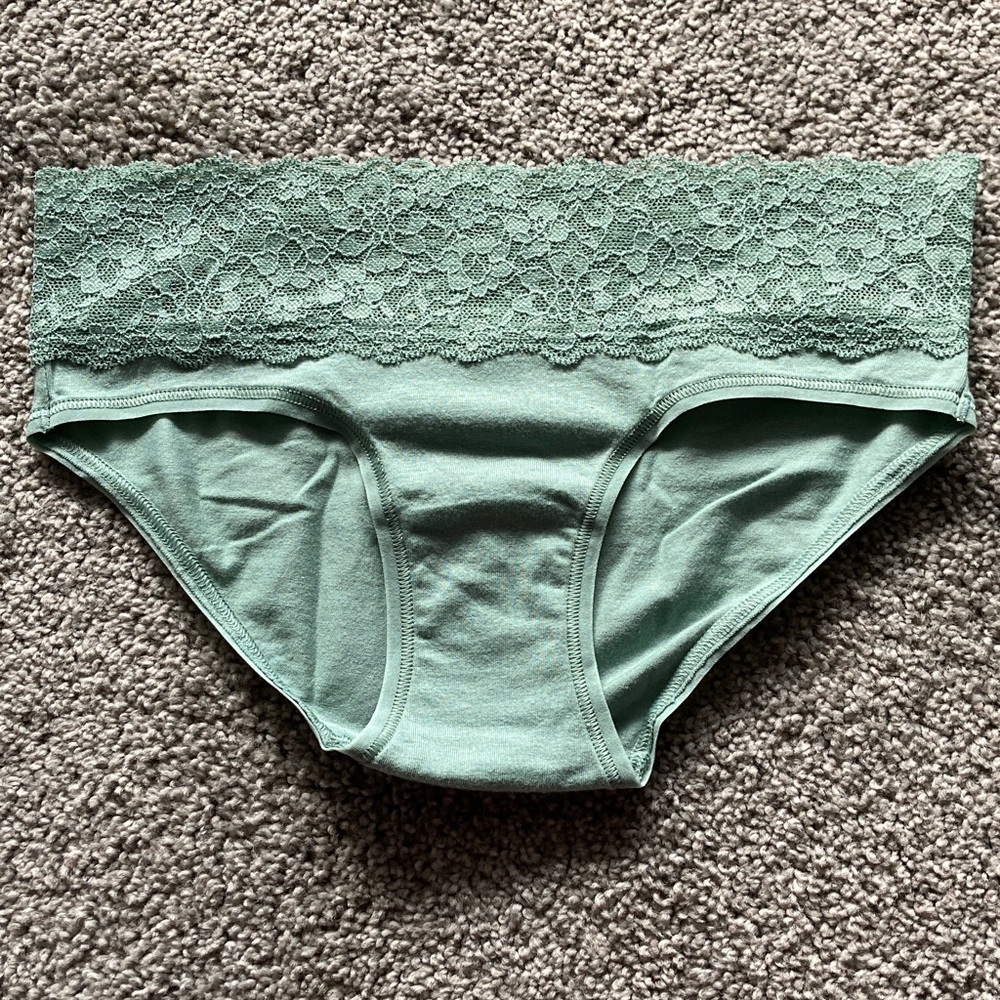 NWOT Victorias Secret Lace Trim Hiphugger Panties